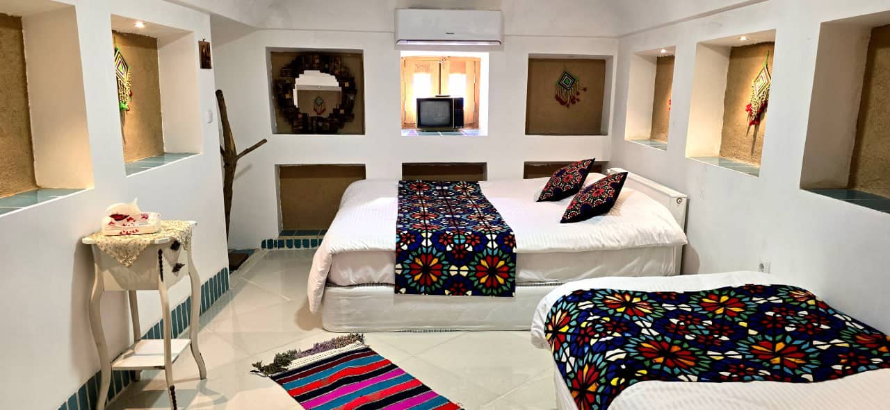 اجاره بوتیک هتل سنتی در امیرچخماق یزد- روبه بهشت