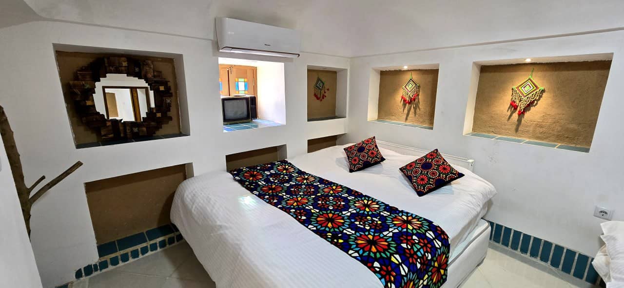 اجاره بوتیک هتل سنتی در امیرچخماق یزد- روبه بهشت