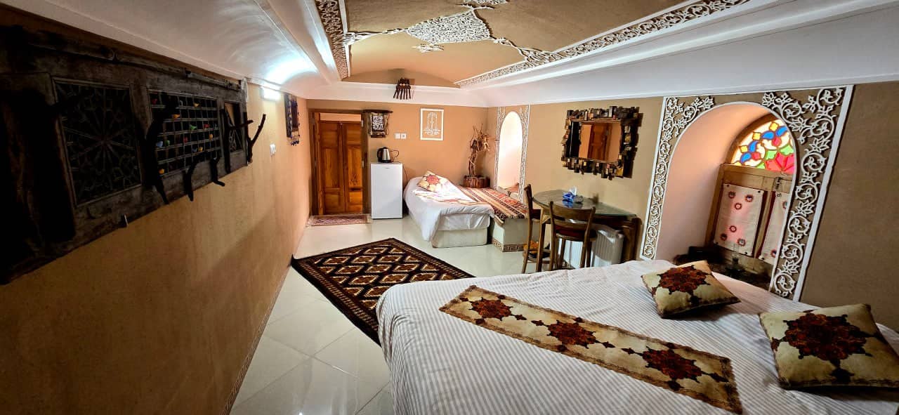 اجاره بوتیک هتل سنتی در امیرچخماق یزد - هنر