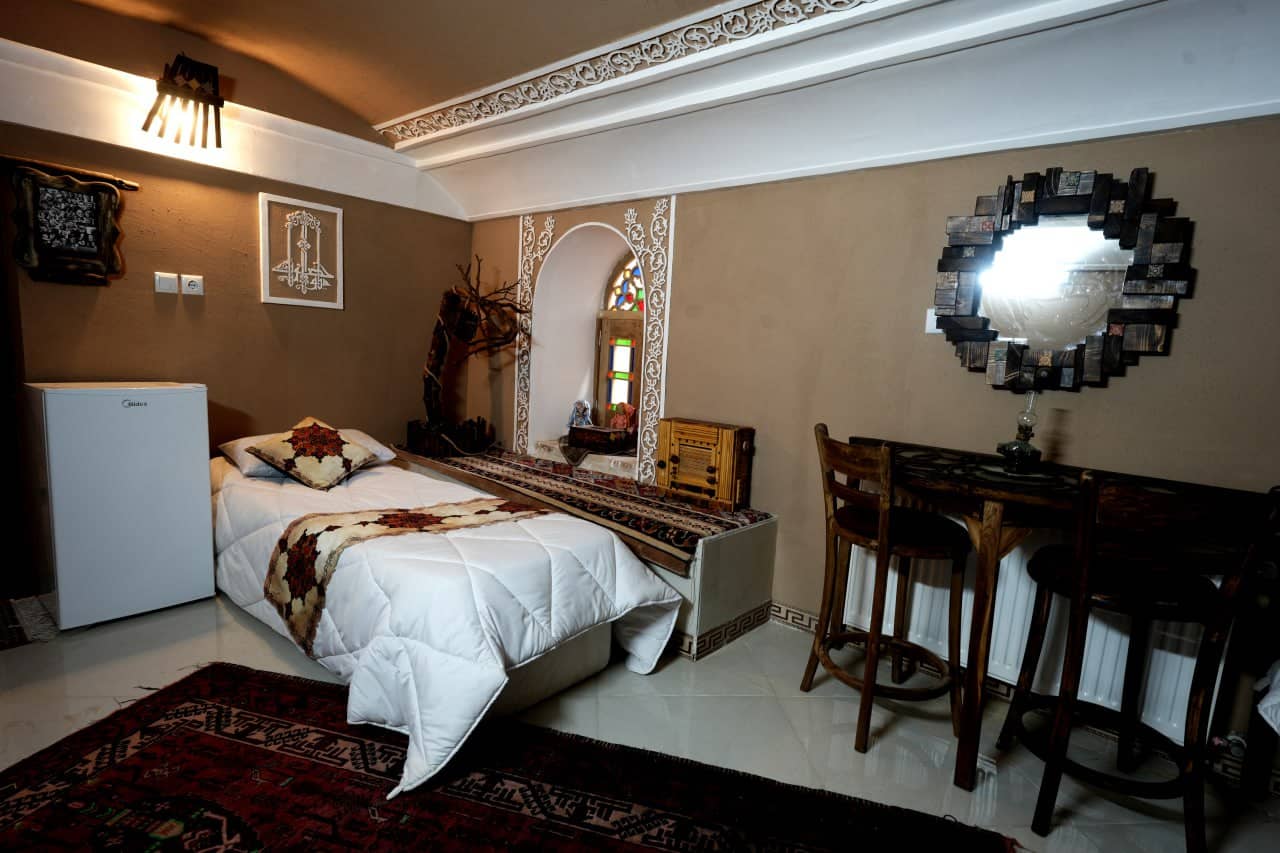 اجاره بوتیک هتل سنتی در امیرچخماق یزد - هنر