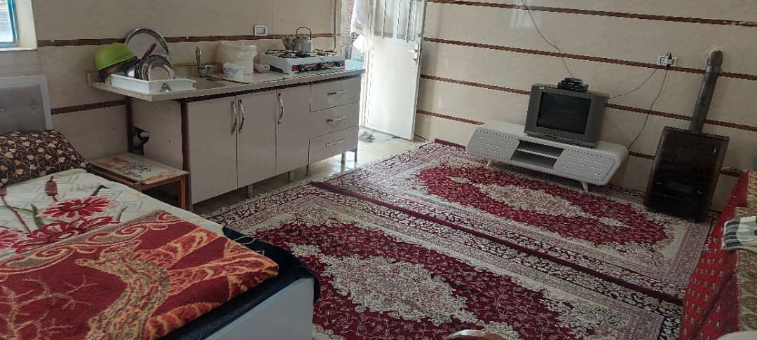 سوئیت نزدیک دریاچه در روستای نی مریوان