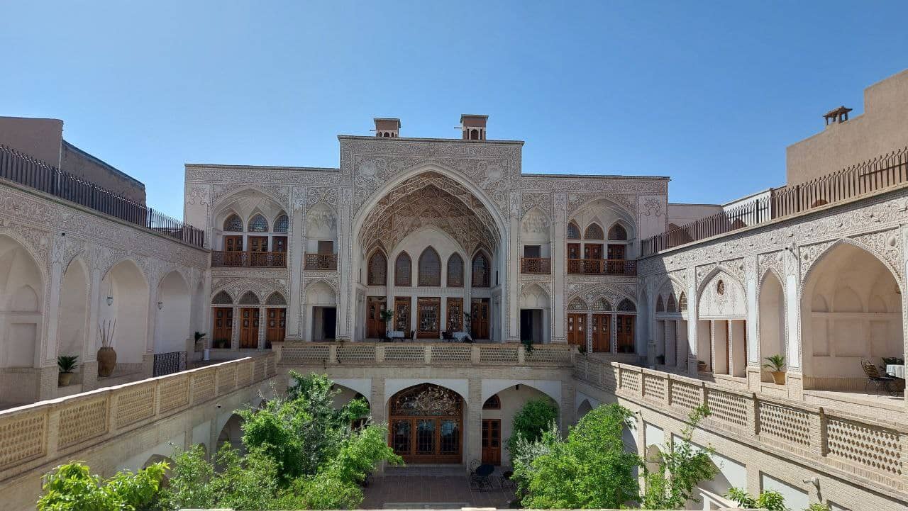 اجاره بوتیک هتل سنتی در فاضل نراقی کاشان - چکاوک