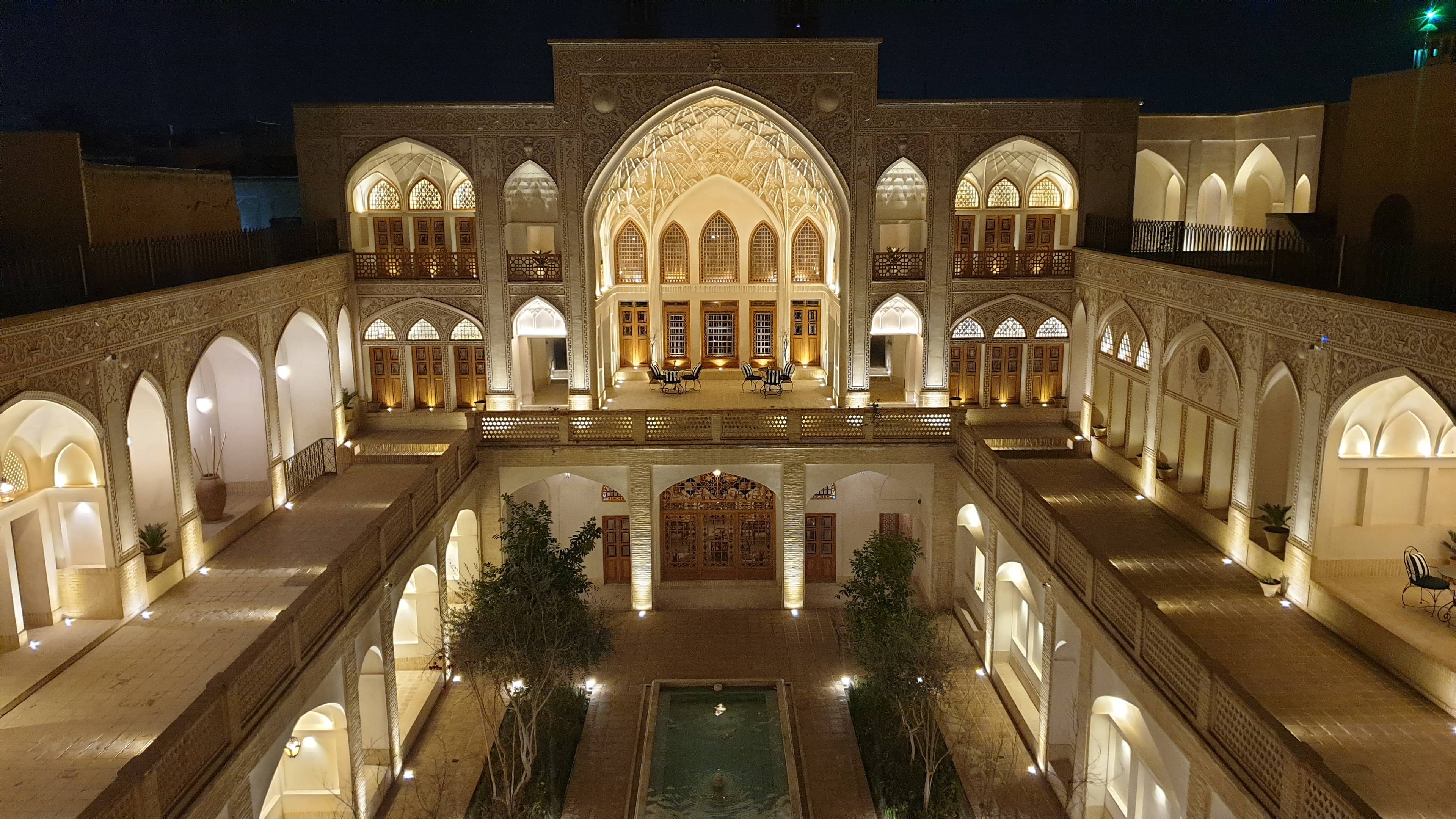 اجاره بوتیک هتل سنتی در فاضل نراقی کاشان - مینا