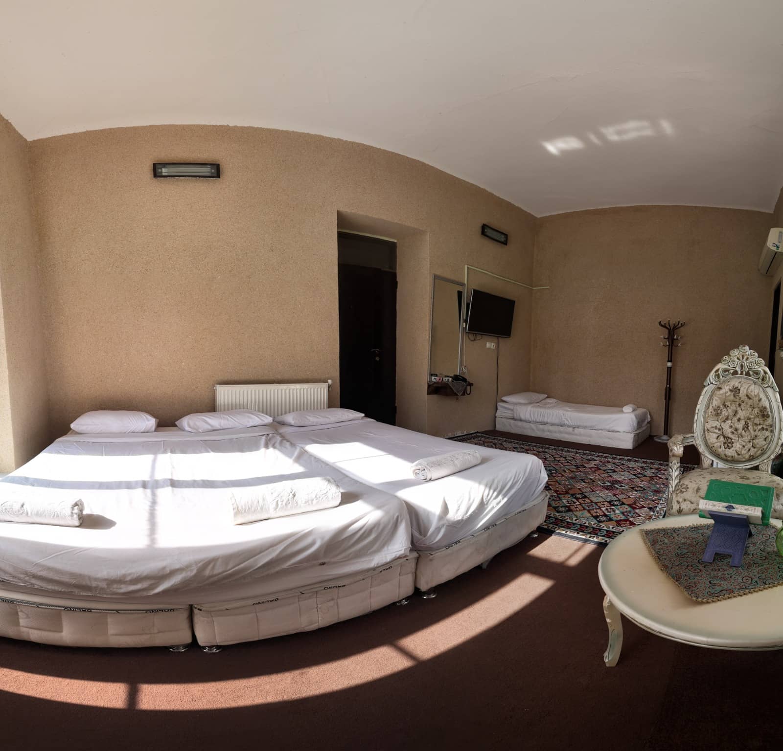 اجاره بوتیک هتل سنتی در مشیرشرقی شیراز  - شهریار