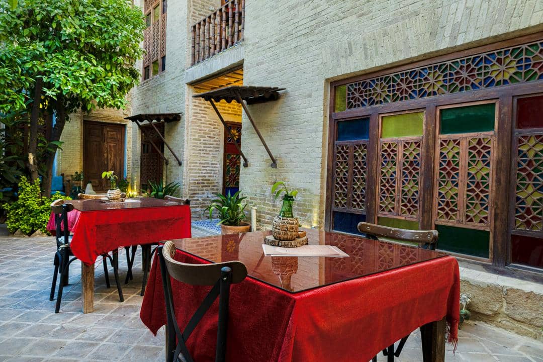 اجاره بوتیک هتل در خیابان لطفعلی خان زند شیراز - نسیم 3 تخته