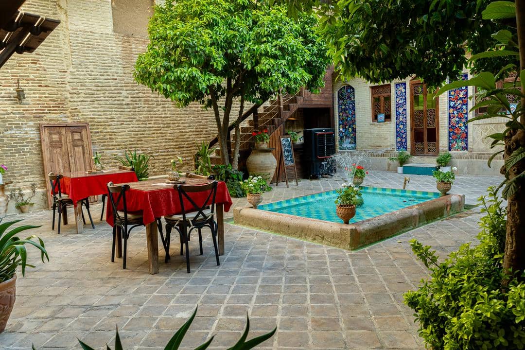 اجاره بوتیک هتل در خیابان لطفعلی خان زند شیراز - یاس 2 تخته