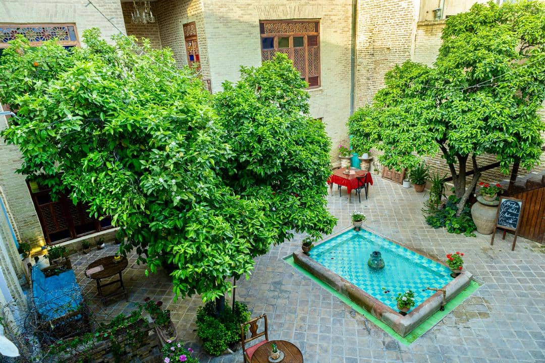 اجاره بوتیک هتل در خیابان لطفعلی خان زند شیراز - یاس 2 تخته