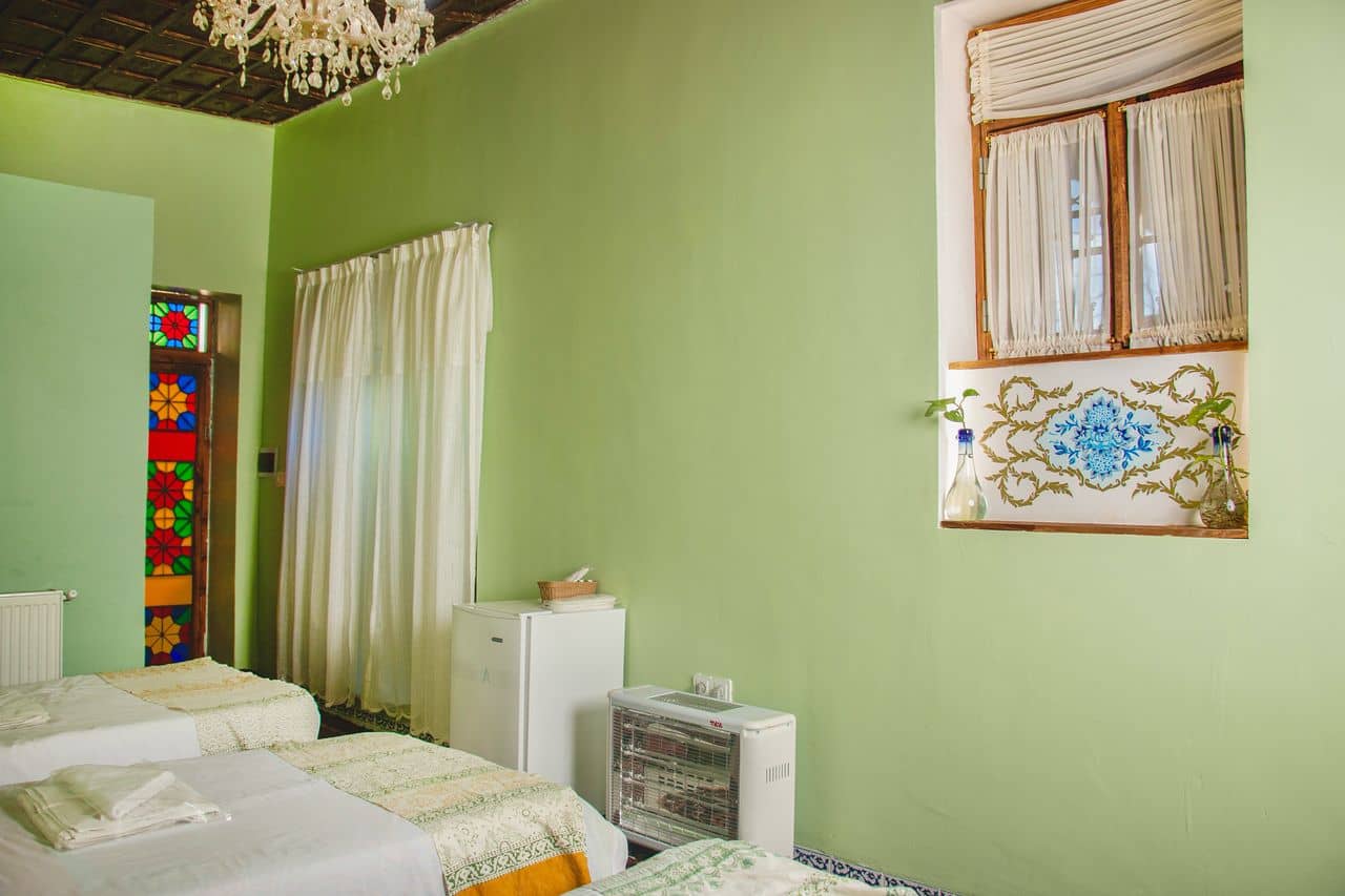 اجاره بوتیک هتل در خیابان لطفعلی خان زند شیراز - بهار 4 تخته