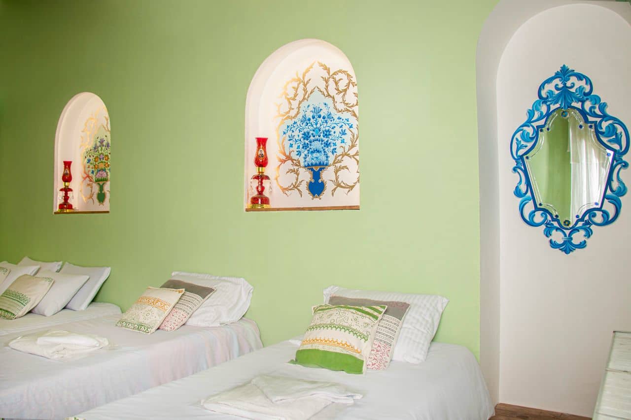 اجاره بوتیک هتل در خیابان لطفعلی خان زند شیراز - بهار 4 تخته