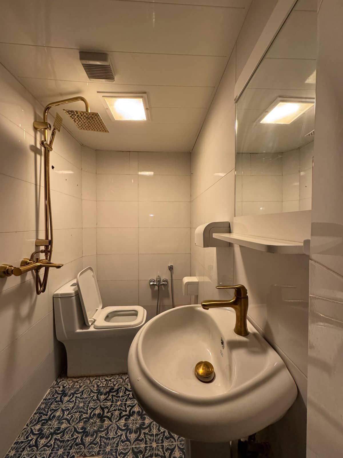 اجاره بوتیک هتل سنتی در مشیرشرقی شیراز  - فروغ فرخزاد