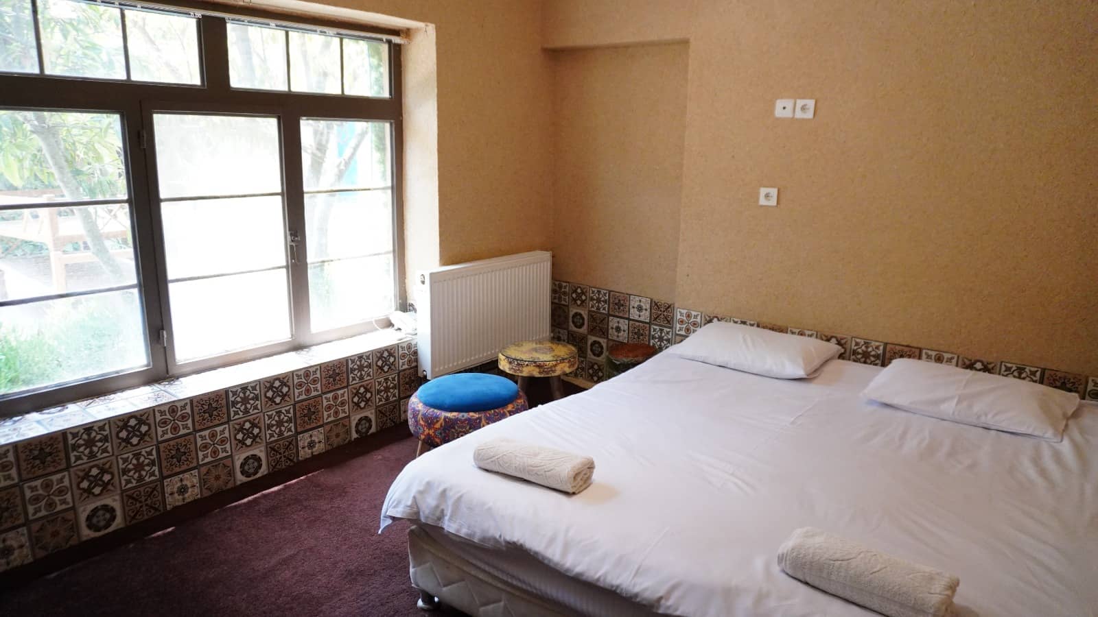 اجاره بوتیک هتل سنتی در مشیرشرقی شیراز  - نیما یوشیج