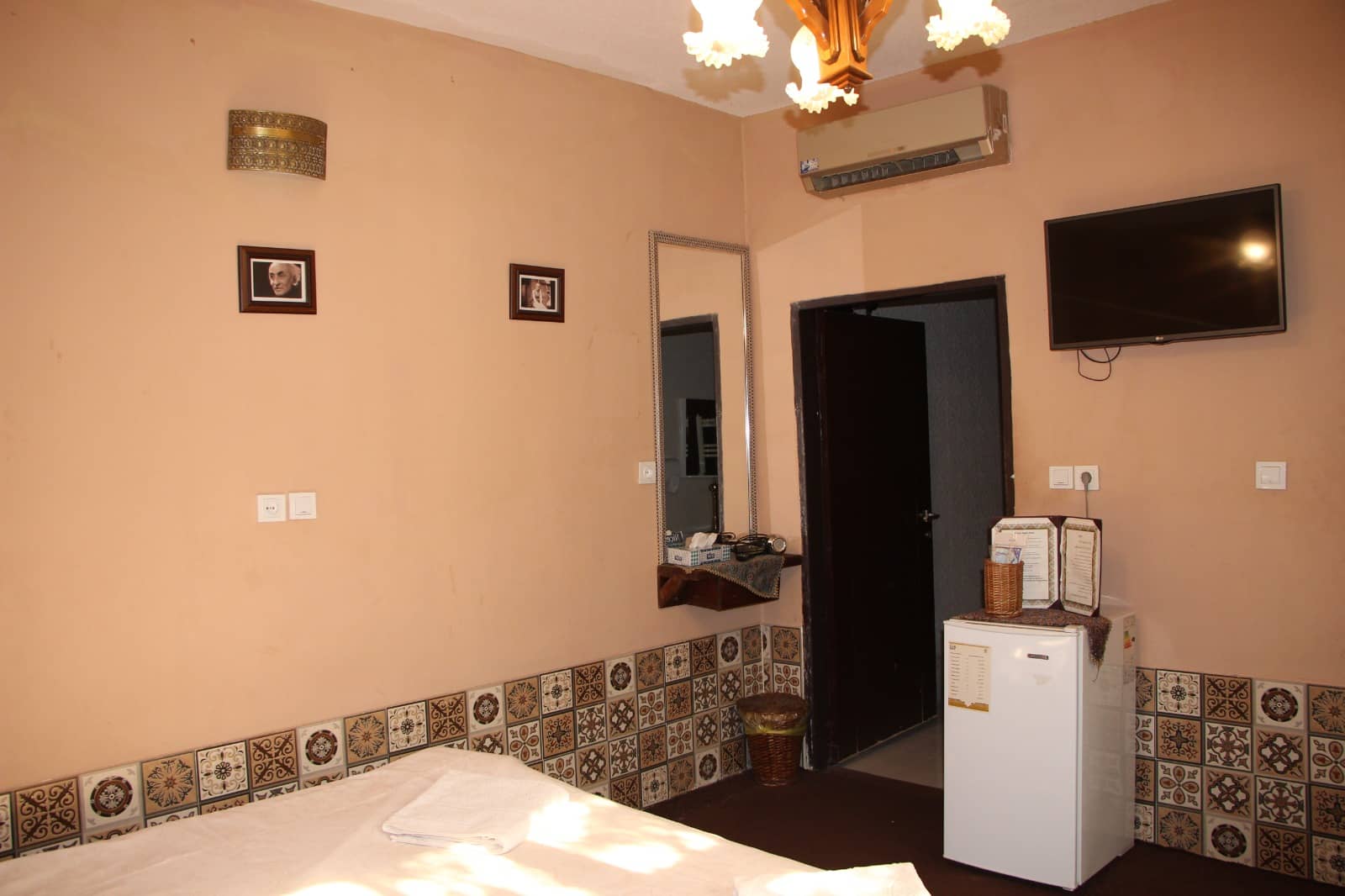 اجاره بوتیک هتل سنتی در مشیرشرقی شیراز  - نیما یوشیج