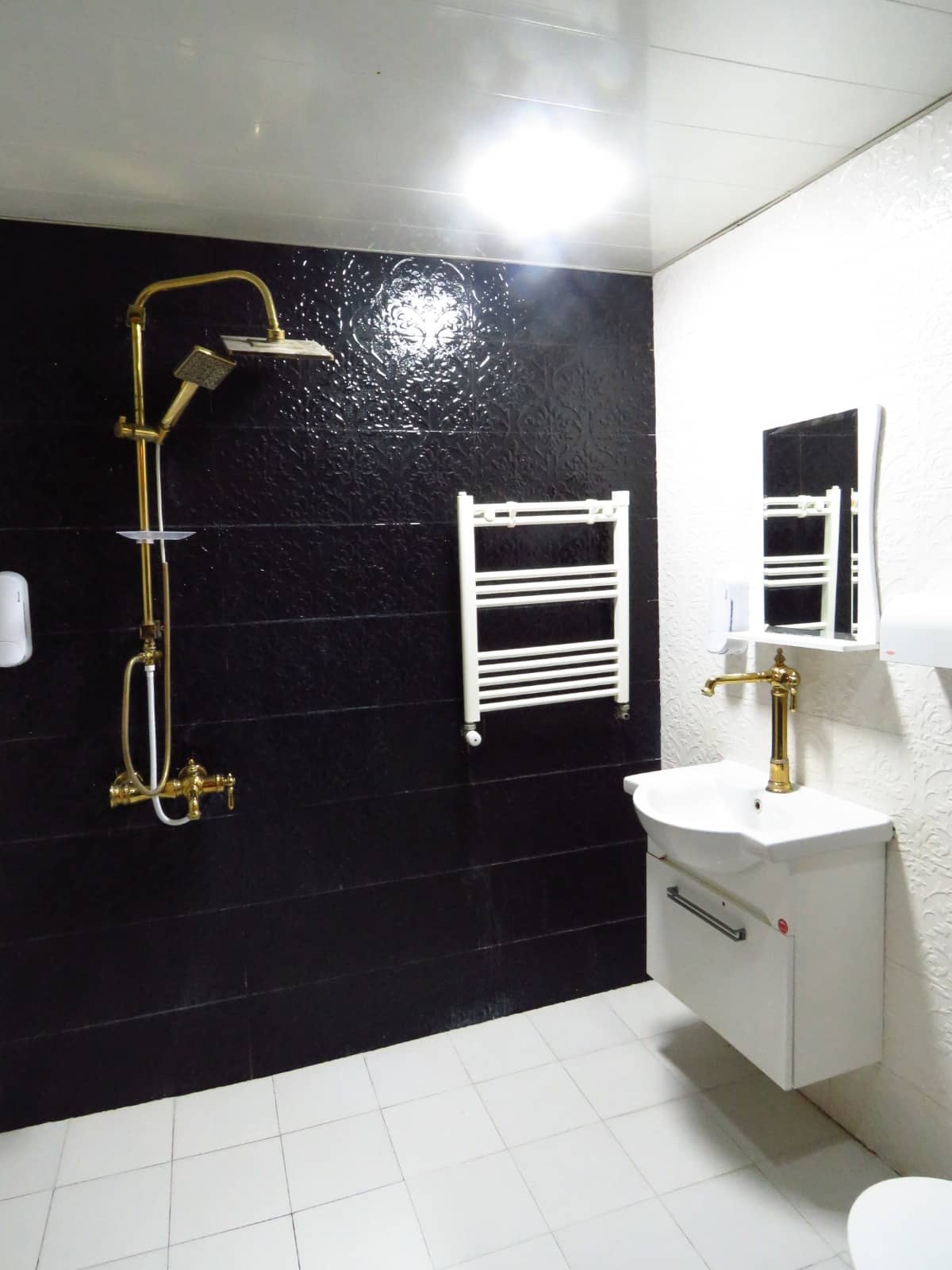 اجاره بوتیک هتل سنتی در مشیرشرقی شیراز  - نیما یوشیج