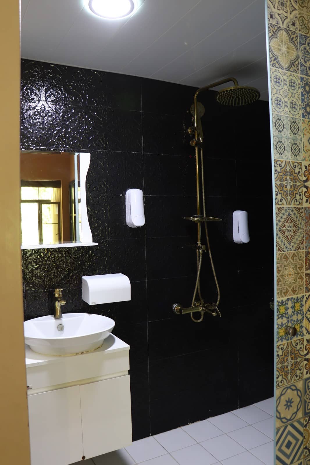 اجاره بوتیک هتل سنتی در مشیرشرقی شیراز  - حافظ