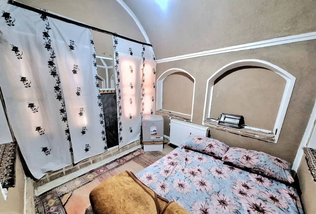 اجاره اقامتگاه بومگردی در خیابان انقلاب یزد - فروغ فرخزاد