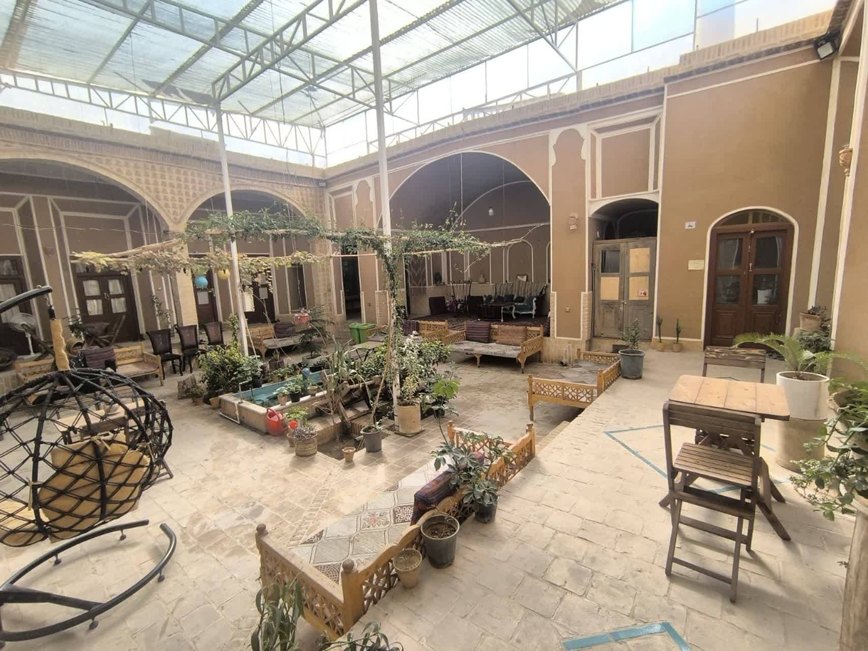 اجاره اقامتگاه بومگردی در خیابان انقلاب یزد - فردوسی