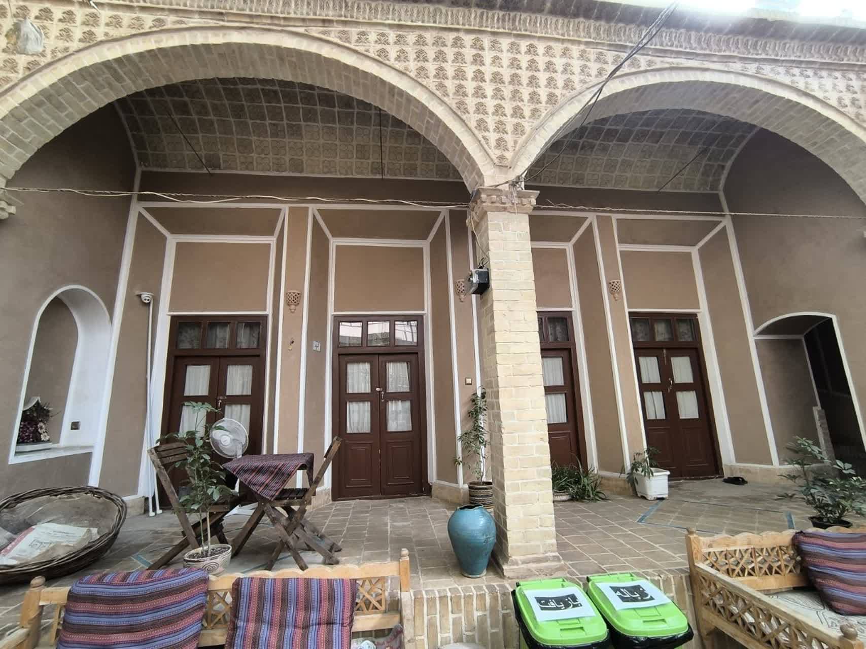 اجاره اقامتگاه بومگردی در خیابان انقلاب یزد - هاستل آقایان