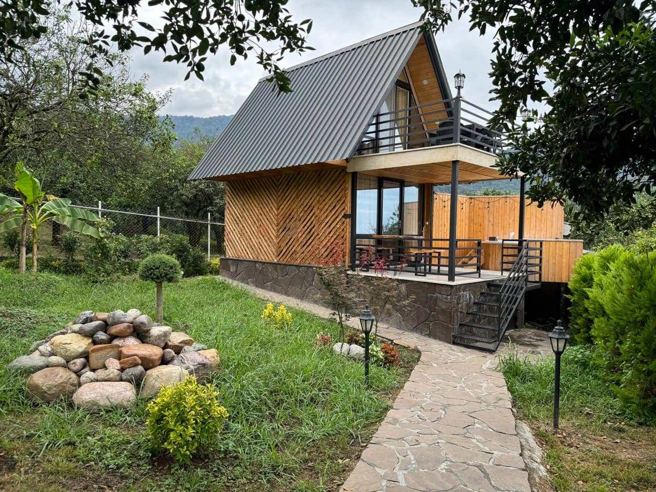 اجاره کلبه سوئیسی جکوزی دار در روستای دینارسرا نشتارود