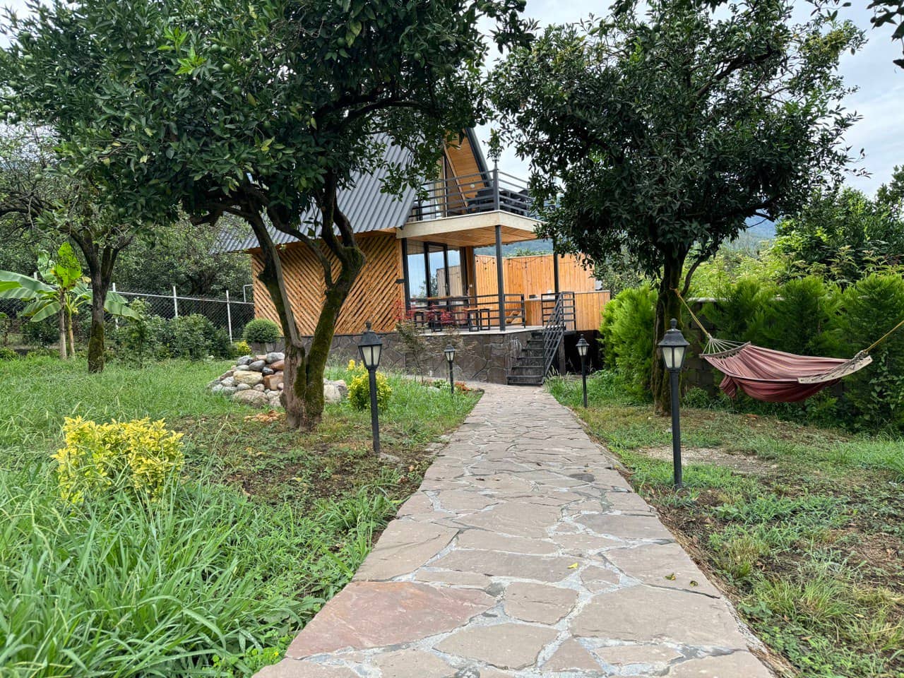 اجاره کلبه سوئیسی جکوزی دار در روستای دینارسرا نشتارود