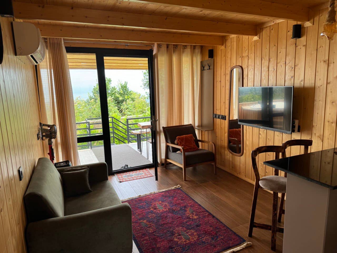 اجاره کلبه سوئیسی جکوزی دار در روستای دینارسرا نشتارود