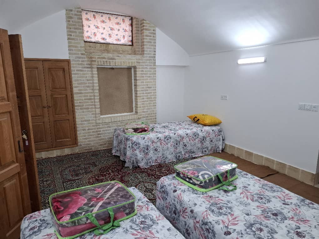 اجاره اتاق بوم گردی زیرهمکف در خیابان امام خمینی یزد - شیش