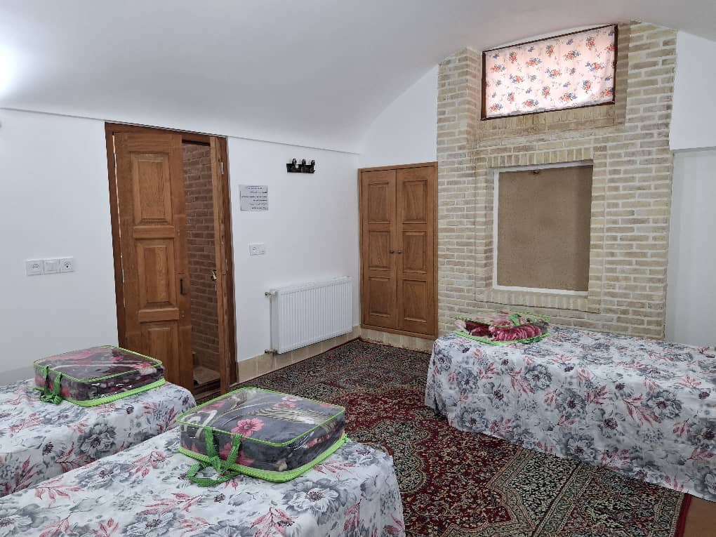 اجاره اتاق بوم گردی زیرهمکف در خیابان امام خمینی یزد - شیش