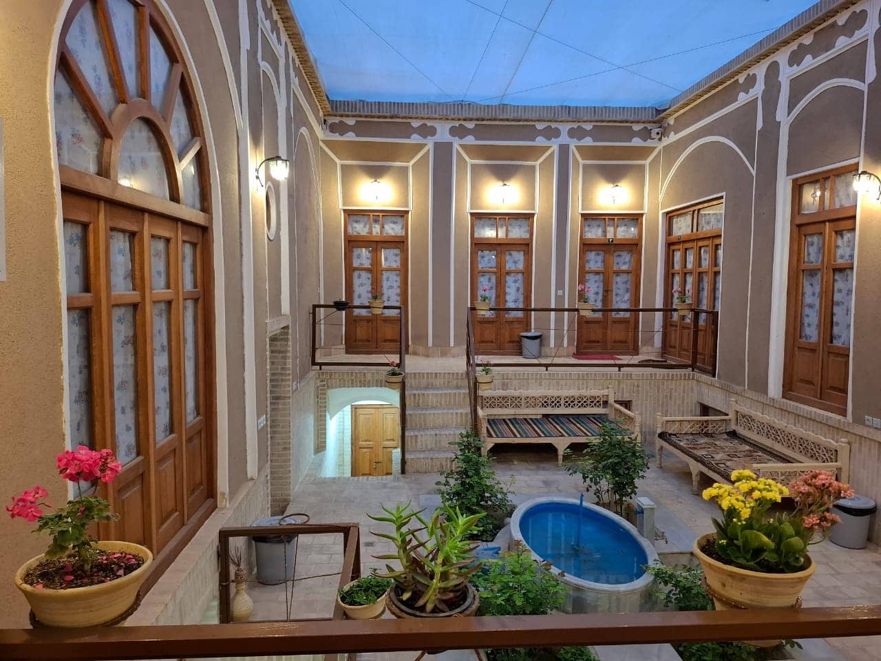 اجاره اتاق بوم گردی زیرهمکف در خیابان امام خمینی یزد - شیش