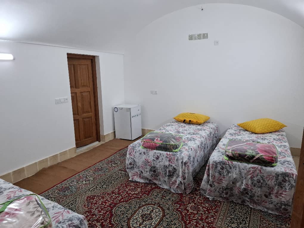 اجاره اتاق بوم گردی زیرهمکف در خیابان امام خمینی یزد - هفت