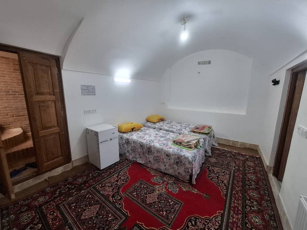 اجاره اتاق بوم گردی زیرهمکف در خیابان امام خمینی یزد - هفت