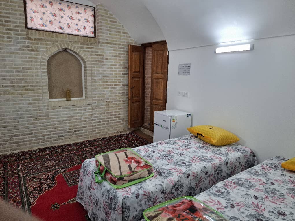 اجاره اتاق بوم گردی زیرهمکف در خیابان امام خمینی یزد - هفت