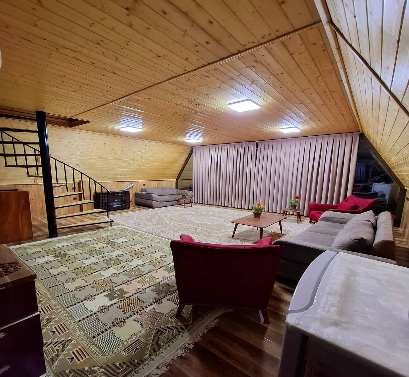 اجاره کلبه سوئیسی جکوزی دار در روستای بورخانی - سوادکوه لفور