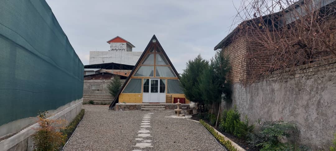 کلبه چوبی در شفیع آباد