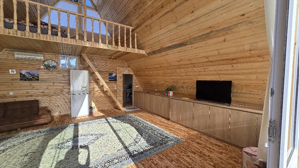 کلبه چوبی در شفیع آباد