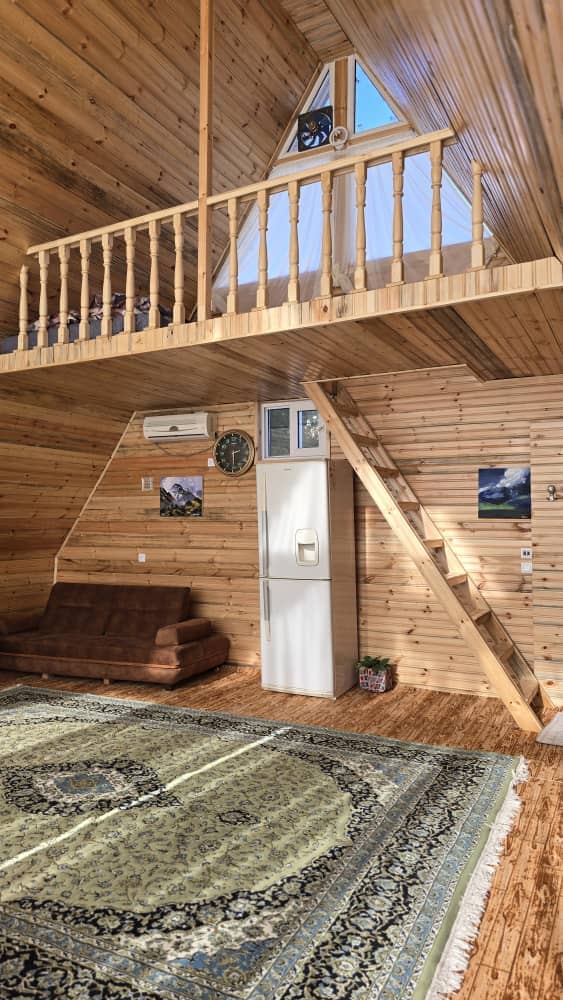 کلبه چوبی در شفیع آباد