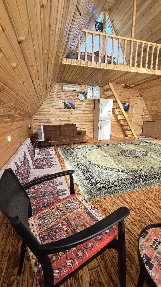 کلبه چوبی در شفیع آباد