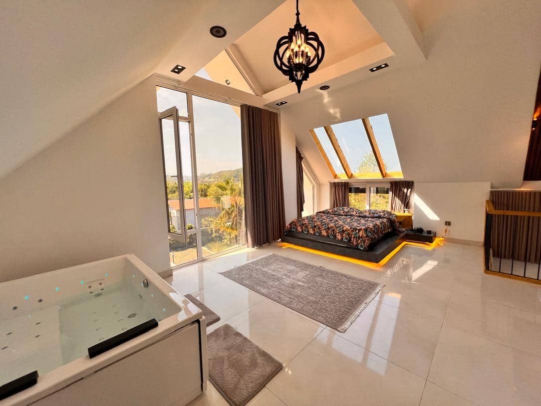 اجاره ویلا جنگلی با جکوزی و ویو دریا در رامسر