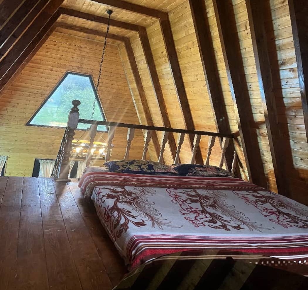 اجاره کلبه سوئیسی جنگلی با جکوزی در شیرگاه