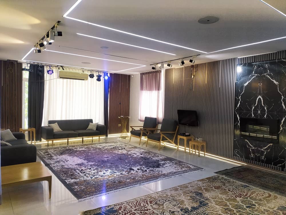 اجاره ویلا باغ دوبلکس با استخر آبگرم در صدرا شیراز - ونوس