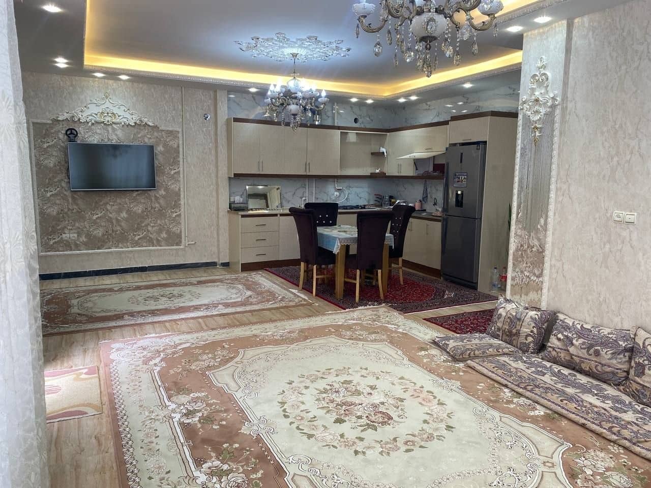 منزل ویلایی در سرعین  سالن و آشپزخانه 