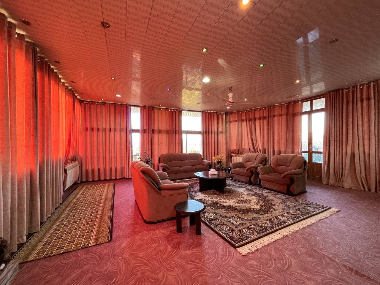 ویلا دو خواب با چشم انداز در گلوگاه نمای ساختمان