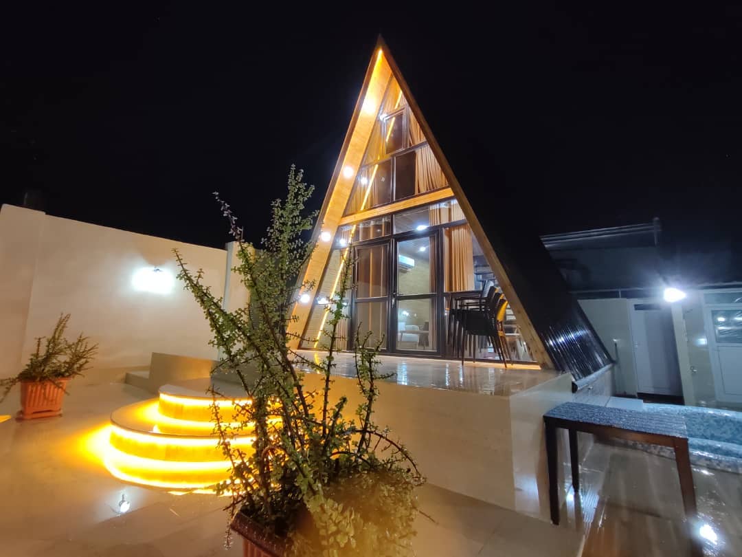 کلبه سوئیسی جکوزی‌دار در روستای مهدیرجه بهشهر