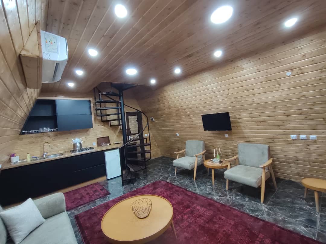 کلبه سوئیسی جکوزی‌دار در روستای مهدیرجه بهشهر