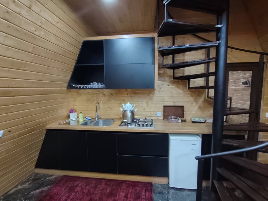 کلبه سوئیسی جکوزی‌دار در روستای مهدیرجه بهشهر