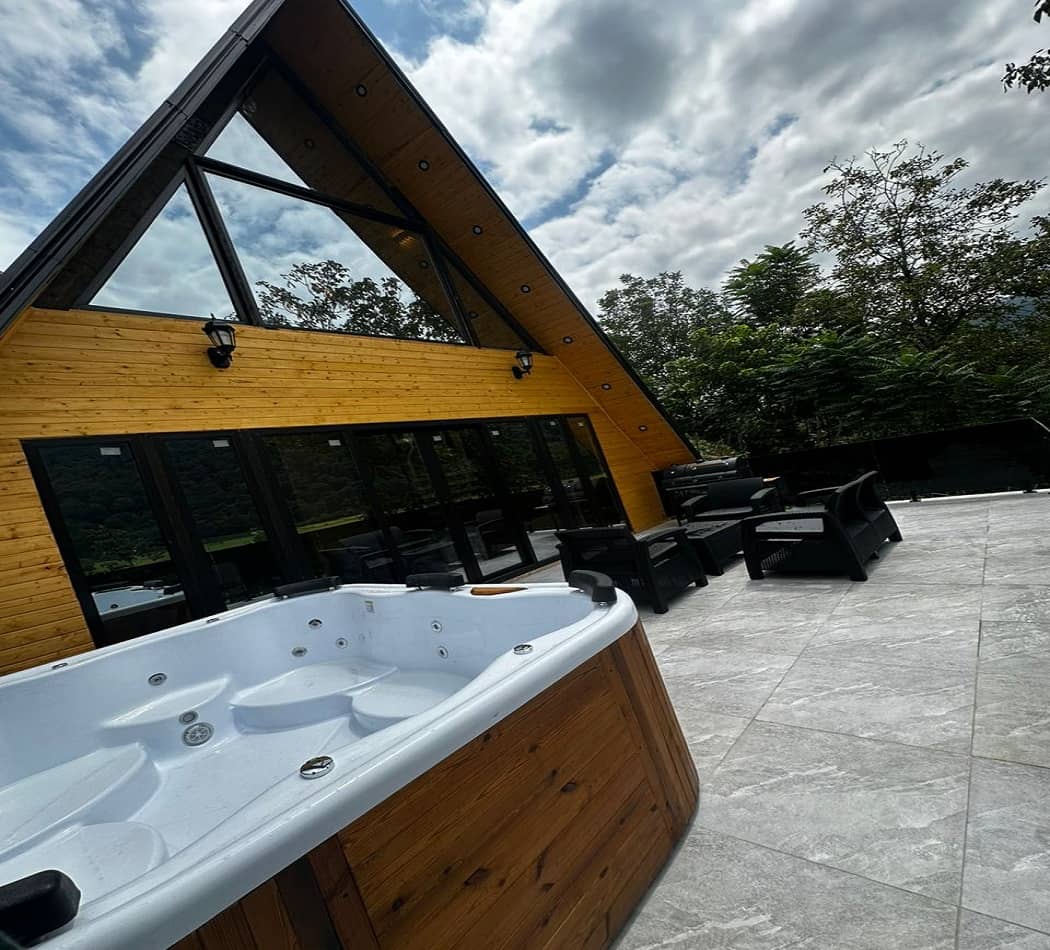 کلبه سوئیسی دوبلکس جنگلی در روستای سرخکلا زیرآب  - دو خواب نما