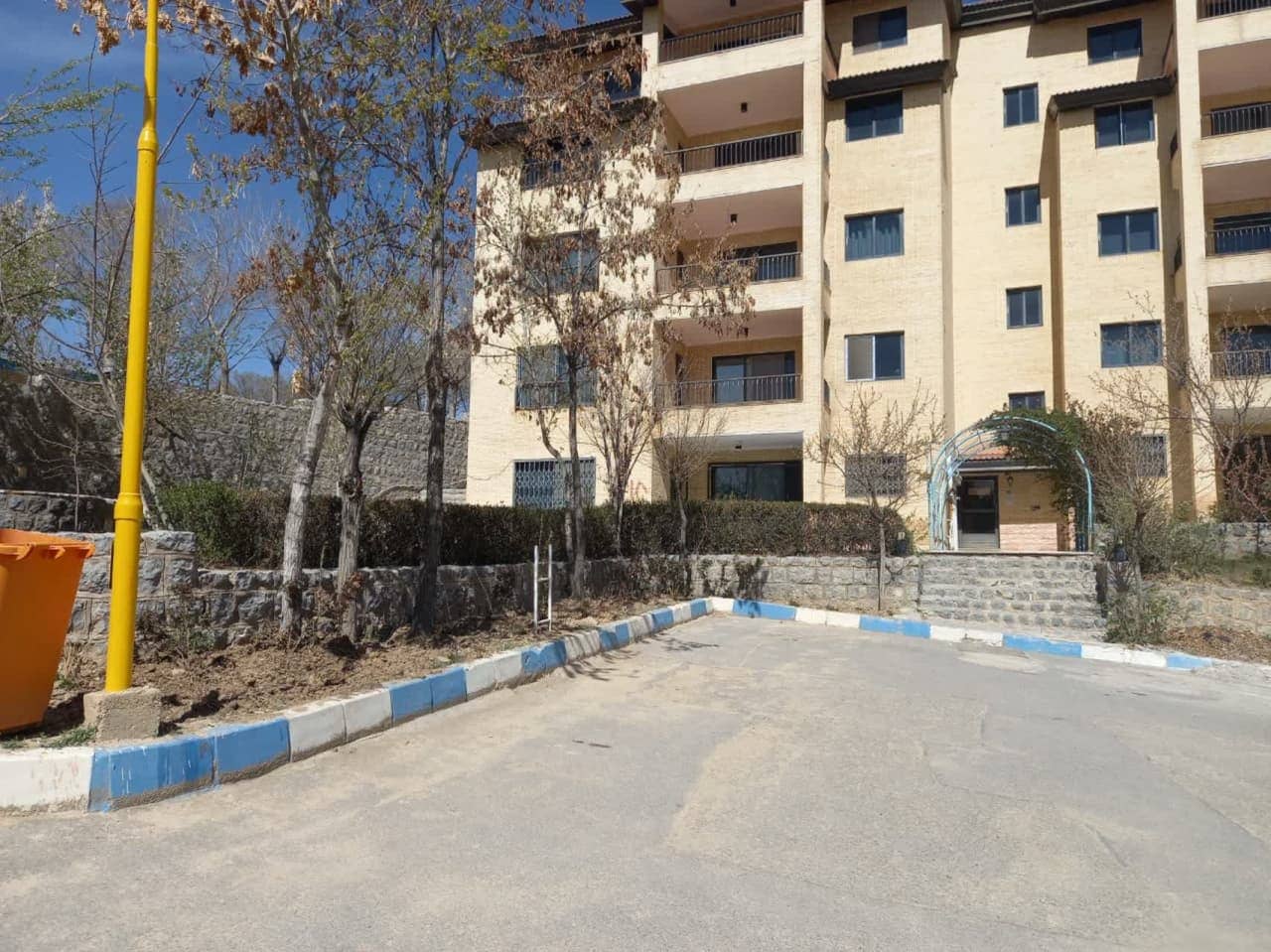 اجاره آپارتمان دو خوابه  در دهکده چادگان-120 متری