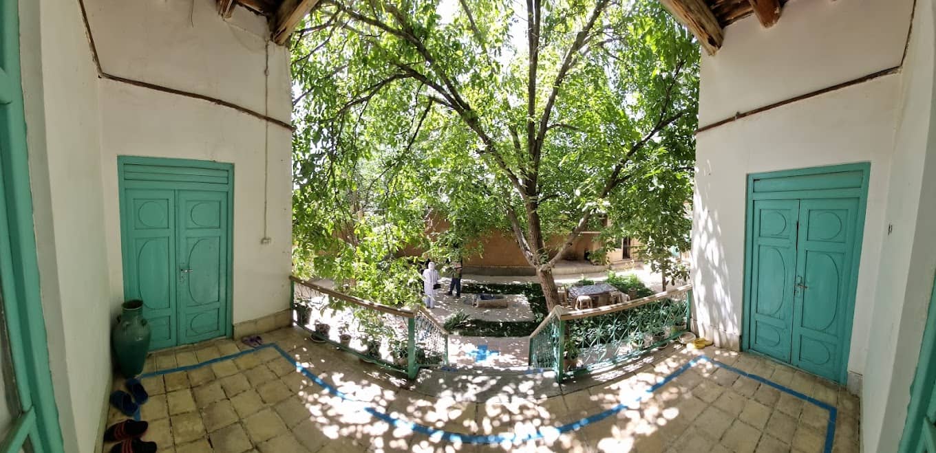 اجاره اقامتگاه بومگردی در بویین میان دشت اصفهان