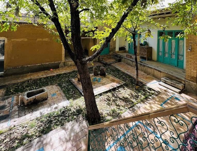 اجاره اتاق سنتی در بویین میان دشت اصفهان