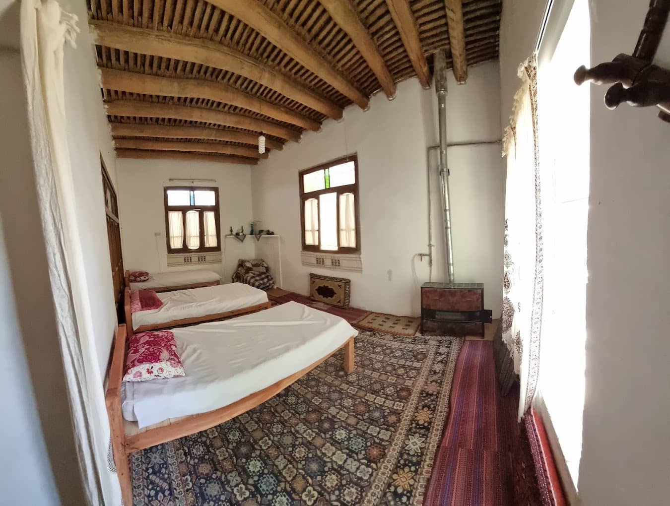 اجاره اقامتگاه بومگردی در بویین میان دشت اصفهان