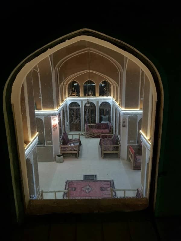 اجاره خانه سنتی در امامزاده یحیی زواره