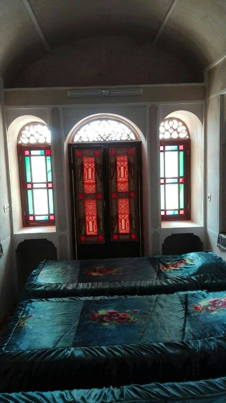 اجاره اتاق سنتی در امامزاده یحیی زواره